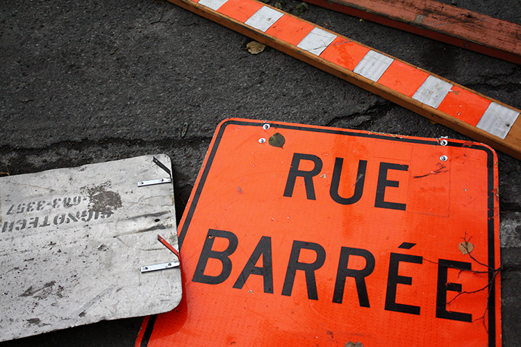 Rue barree construction sign